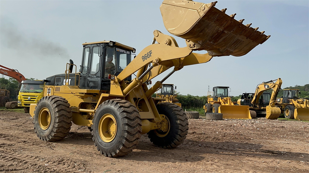 Máy xúc lật bánh lốp CATERPILLAR 966F: hình 10 Máy xúc lật bánh lốp CATERPILLAR 966F: hình 10