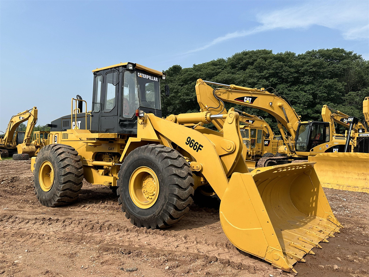 CATERPILLAR 966F - Máy xúc lật bánh lốp: hình 1 CATERPILLAR 966F - Máy xúc lật bánh lốp: hình 1