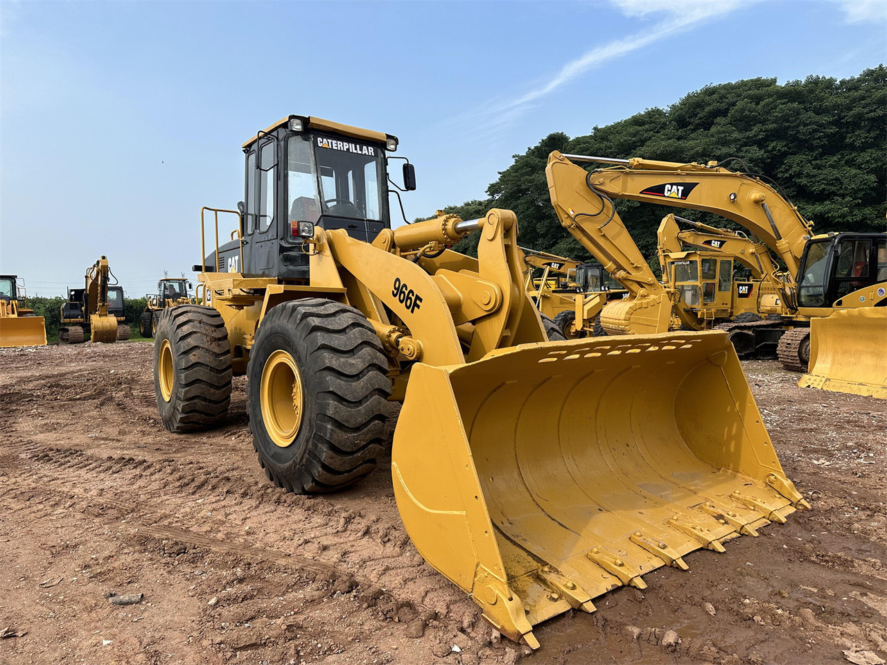 CATERPILLAR 966F - Máy xúc lật bánh lốp: hình 2 CATERPILLAR 966F - Máy xúc lật bánh lốp: hình 2