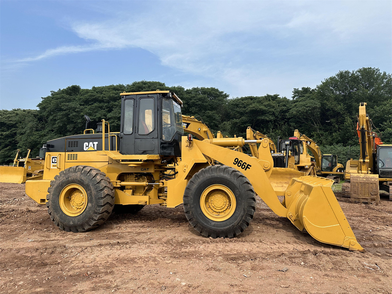 CATERPILLAR 966F - Máy xúc lật bánh lốp: hình 2 CATERPILLAR 966F - Máy xúc lật bánh lốp: hình 2