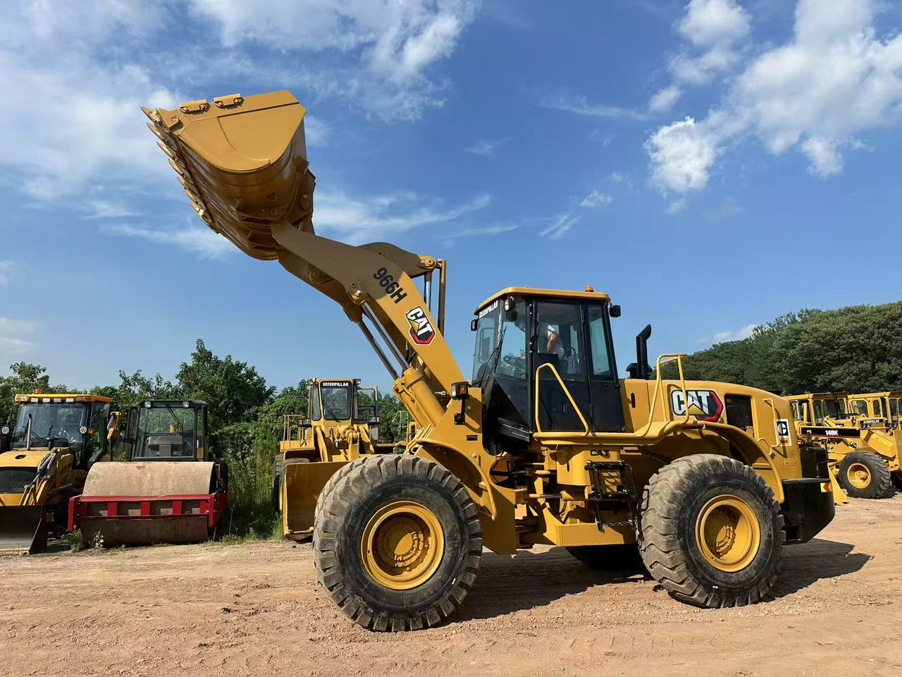 CATERPILLAR 966H - Máy xúc lật bánh lốp: hình 2 CATERPILLAR 966H - Máy xúc lật bánh lốp: hình 2