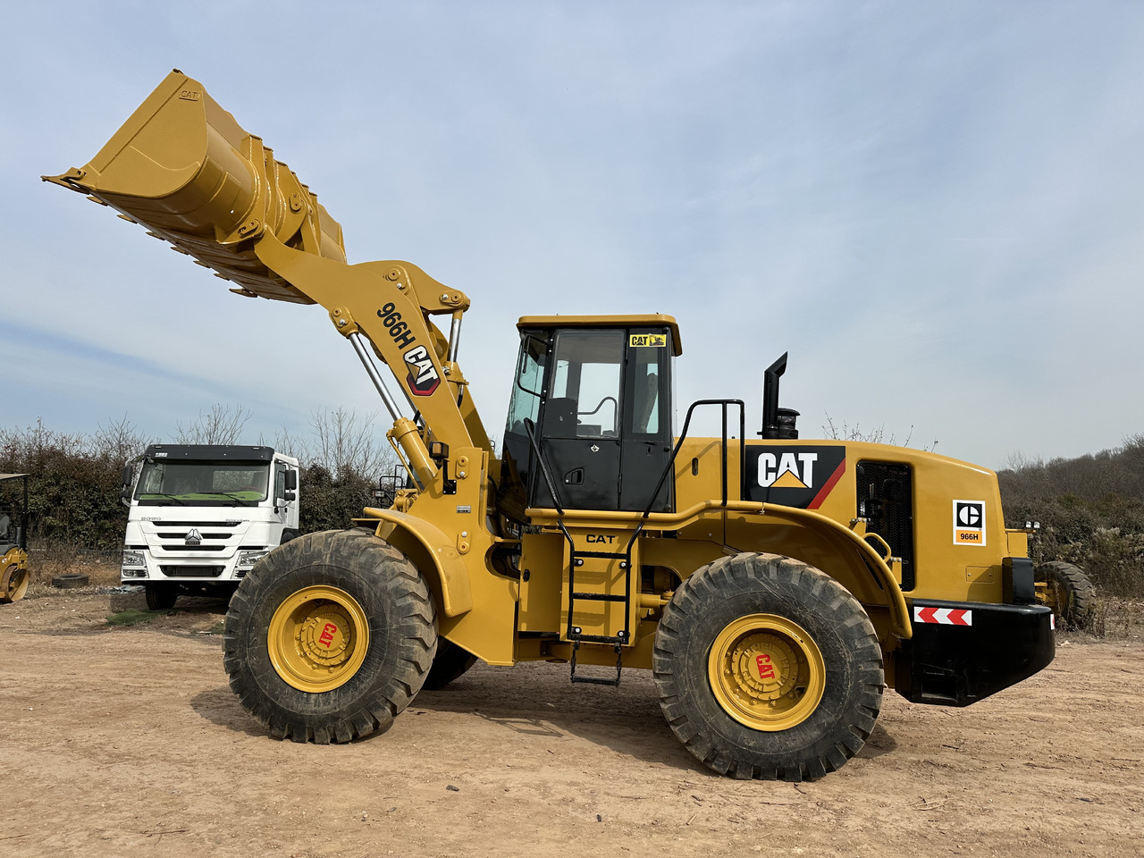 CATERPILLAR 966H - Máy xúc lật bánh lốp: hình 1 CATERPILLAR 966H - Máy xúc lật bánh lốp: hình 1