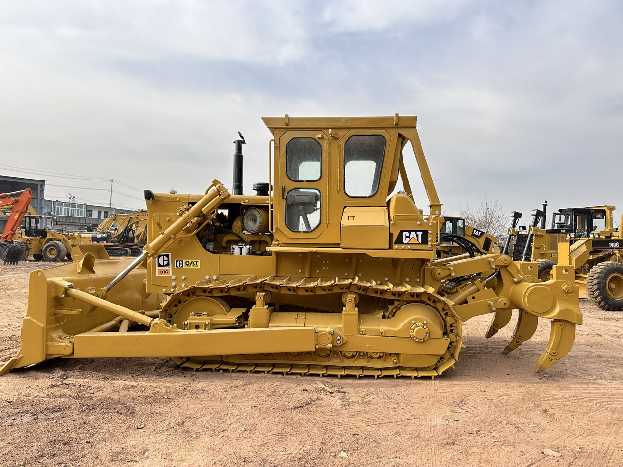 CATERPILLAR D7G - Máy ủi: hình 2 CATERPILLAR D7G - Máy ủi: hình 2