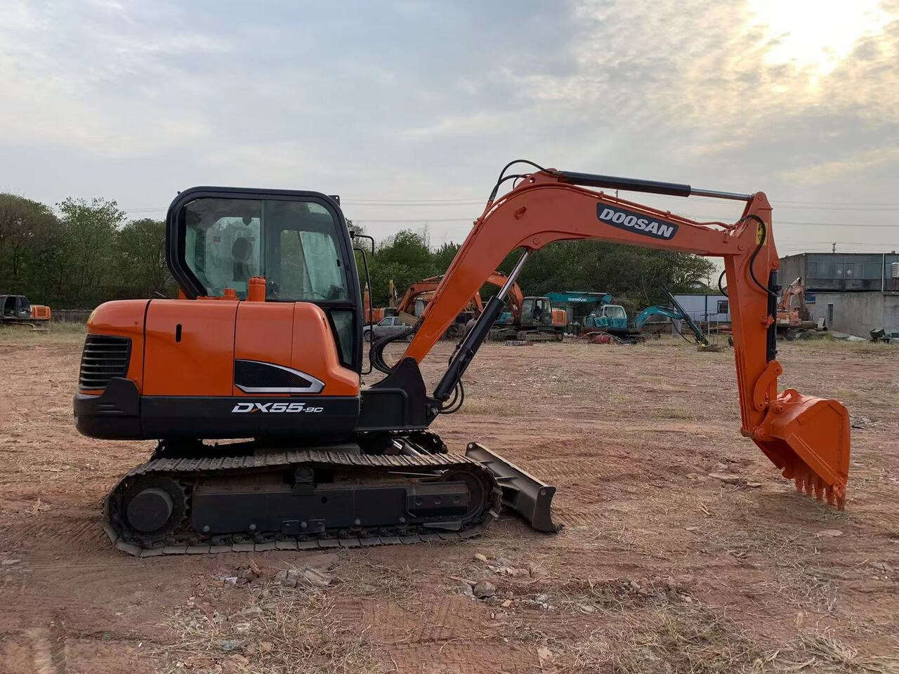 DOOSAN DX55 - Máy xúc: hình 1 DOOSAN DX55 - Máy xúc: hình 1