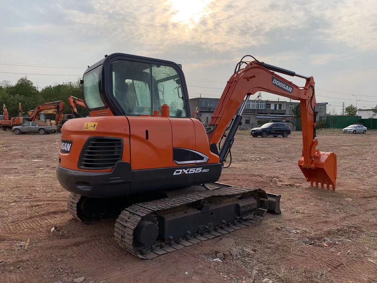 DOOSAN DX55 - Máy xúc: hình 3 DOOSAN DX55 - Máy xúc: hình 3