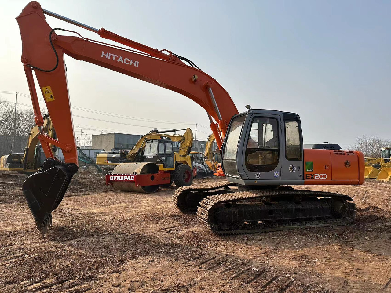 HITACHI EX200 - Máy xúc bánh xích: hình 5 HITACHI EX200 - Máy xúc bánh xích: hình 5