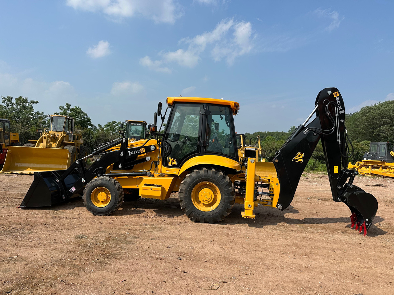 JCB 3CX - Máy xúc trước múc sau: hình 2 JCB 3CX - Máy xúc trước múc sau: hình 2