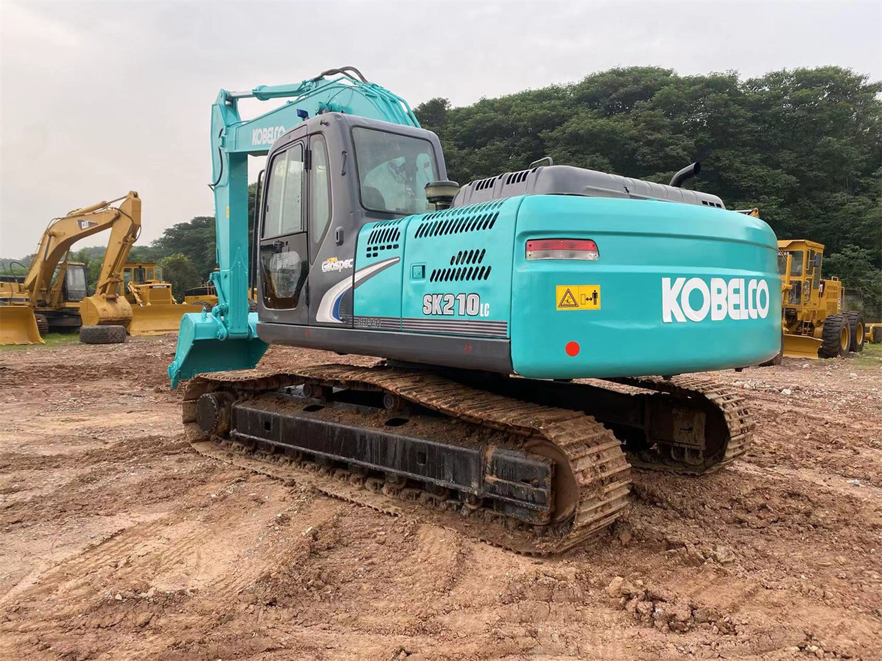KOBELCO SK210LC-8 - Máy xúc bánh xích: hình 4 KOBELCO SK210LC-8 - Máy xúc bánh xích: hình 4