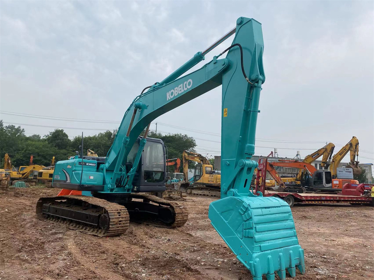 KOBELCO SK210LC-8 - Máy xúc bánh xích: hình 3 KOBELCO SK210LC-8 - Máy xúc bánh xích: hình 3