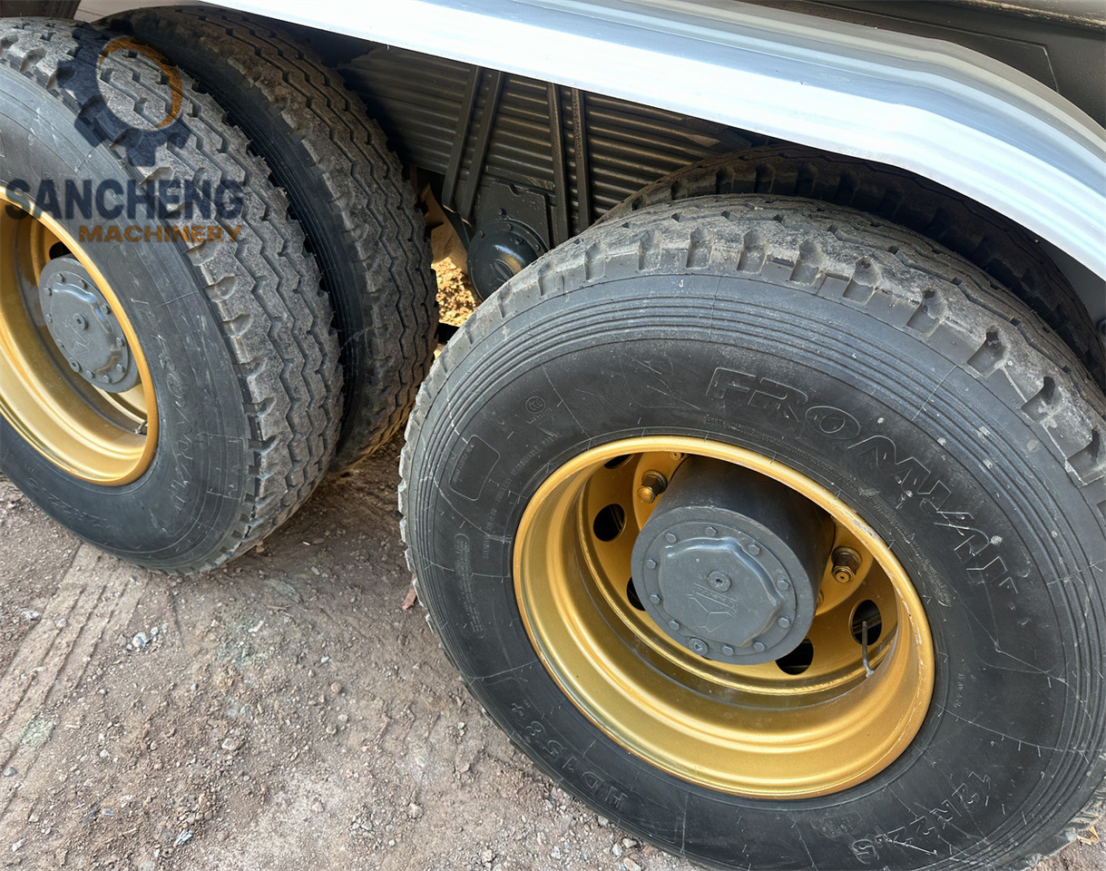 SINOTRUK HOWO 371 6x4 Water Tanker Truck - Xe bồn: hình 5 SINOTRUK HOWO 371 6x4 Water Tanker Truck - Xe bồn: hình 5