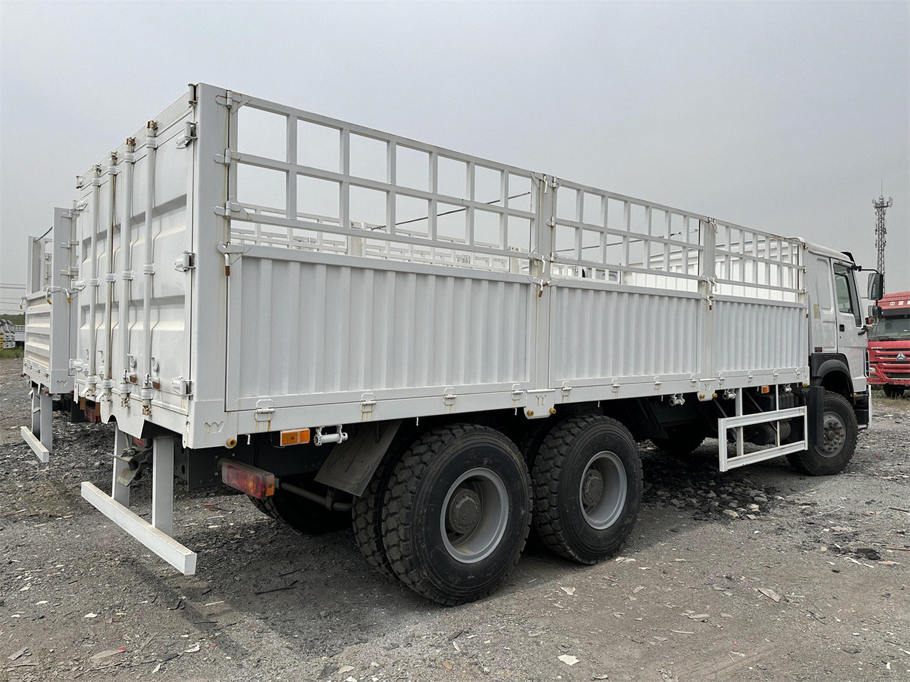 SINOTRUK HOWO 371 Cargo truck - Xe tải chở gia súc: hình 4 SINOTRUK HOWO 371 Cargo truck - Xe tải chở gia súc: hình 4