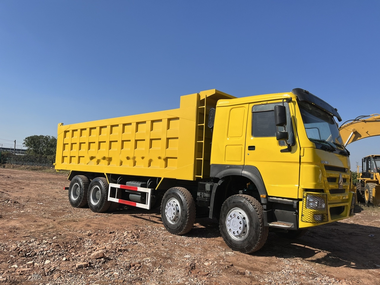 SINOTRUK HOWO 371 Dump Truck 8x4 - Xe ben: hình 1 SINOTRUK HOWO 371 Dump Truck 8x4 - Xe ben: hình 1