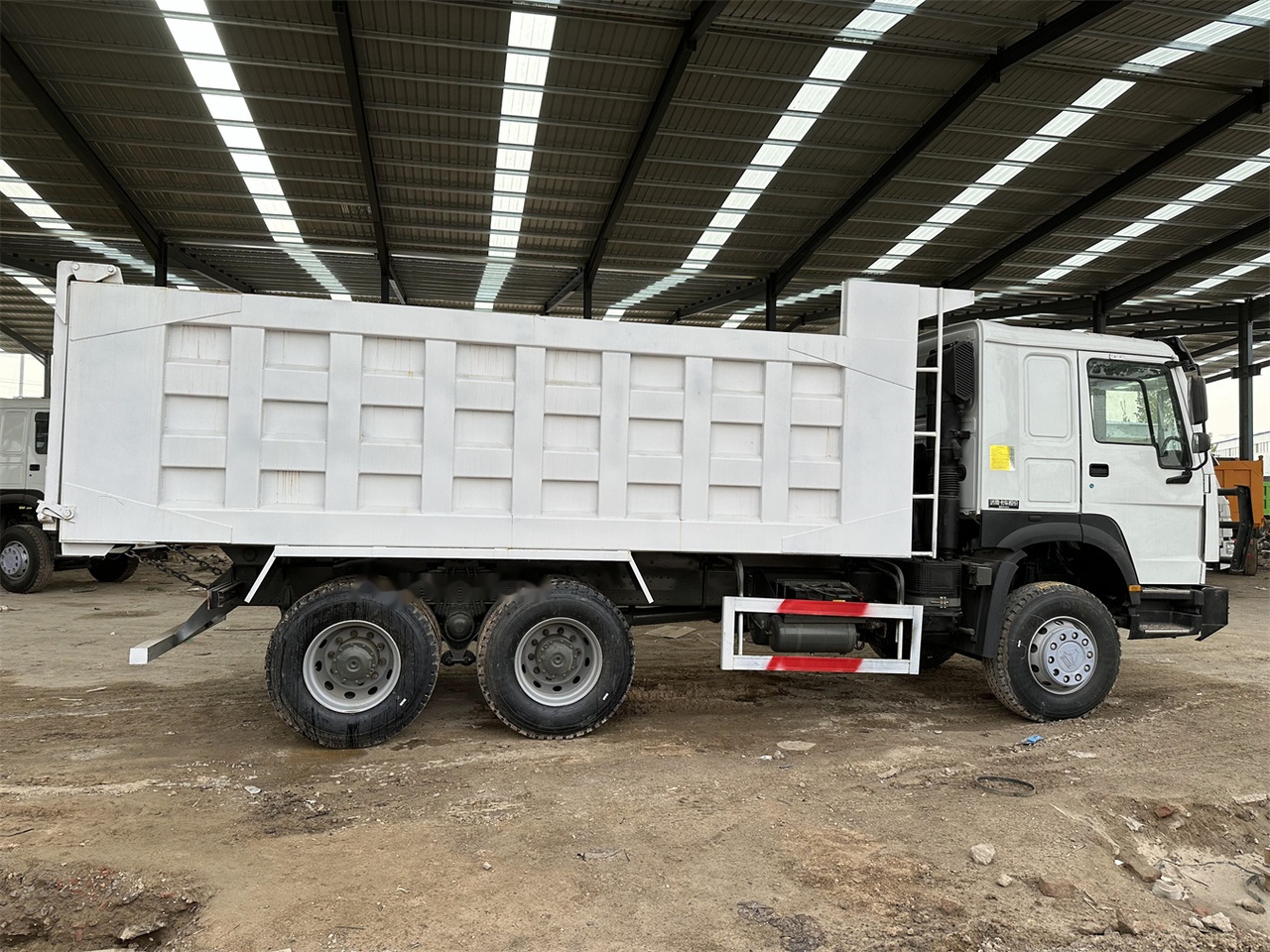 SINOTRUK HOWO 371 Dump Truck - Xe ben: hình 4 SINOTRUK HOWO 371 Dump Truck - Xe ben: hình 4