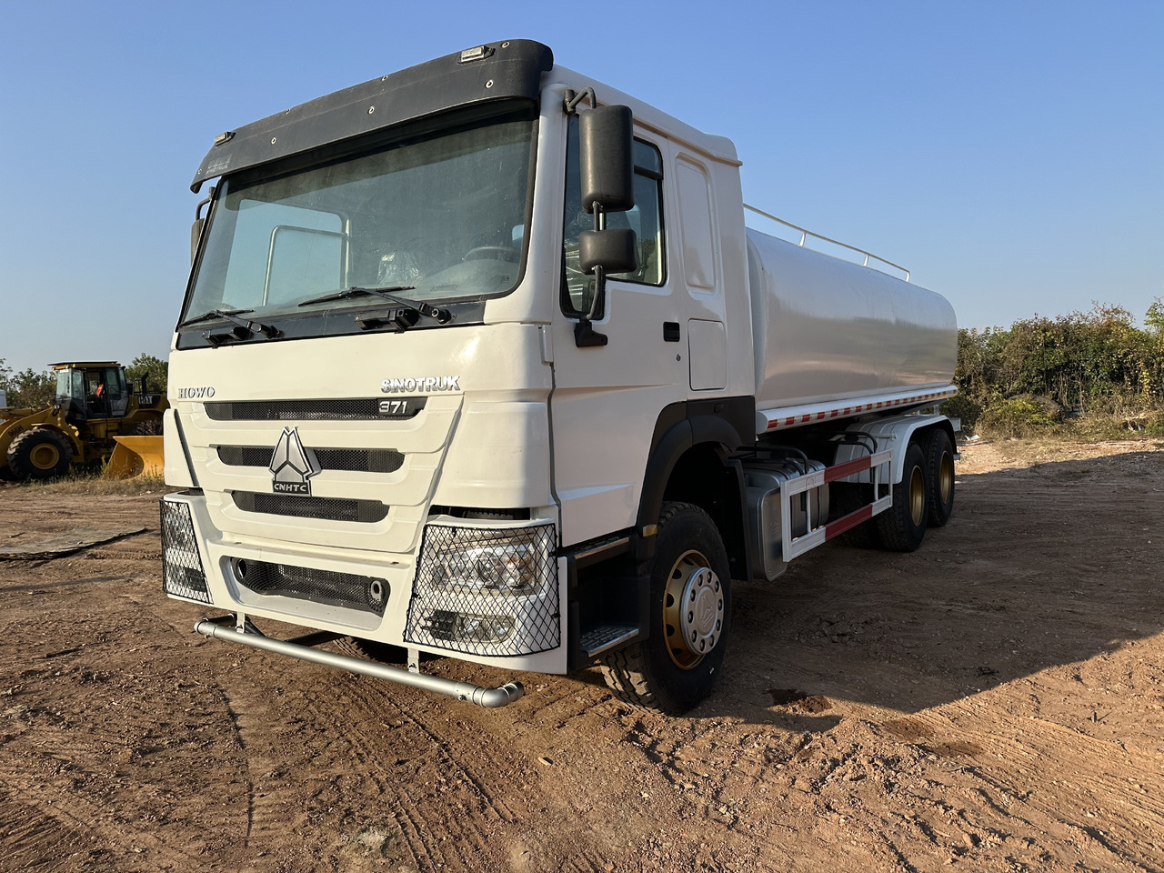 SINOTRUK HOWO 371 Water Tanker Truck - Xe bồn: hình 2 SINOTRUK HOWO 371 Water Tanker Truck - Xe bồn: hình 2