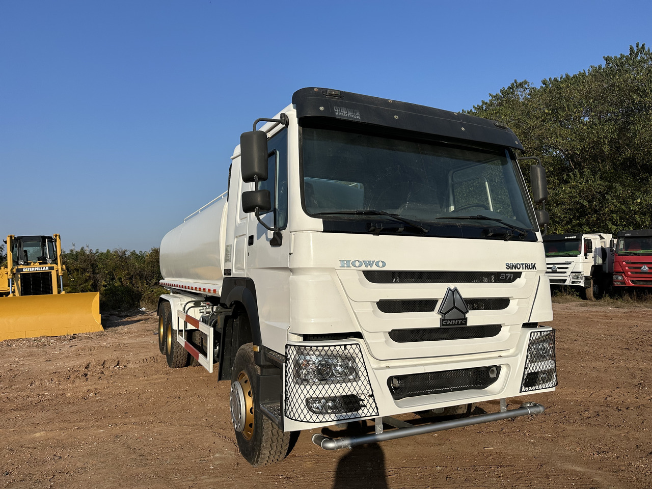 SINOTRUK HOWO 371 Water Tanker Truck - Xe bồn: hình 4 SINOTRUK HOWO 371 Water Tanker Truck - Xe bồn: hình 4