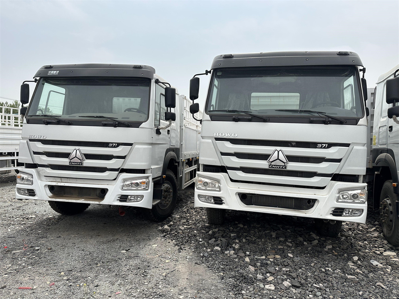 SINOTRUK HOWO 371hp fence truck - Xe tải chở gia súc: hình 3 SINOTRUK HOWO 371hp fence truck - Xe tải chở gia súc: hình 3