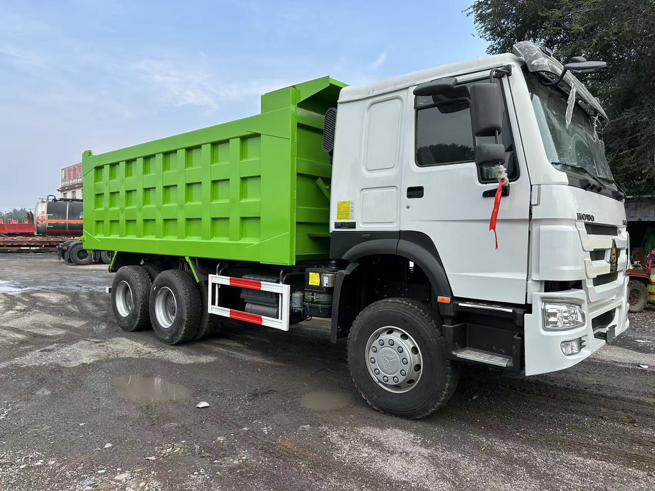 SINOTRUK HOWO 400HP 6X4 Tipper Truck - Xe ben: hình 3 SINOTRUK HOWO 400HP 6X4 Tipper Truck - Xe ben: hình 3