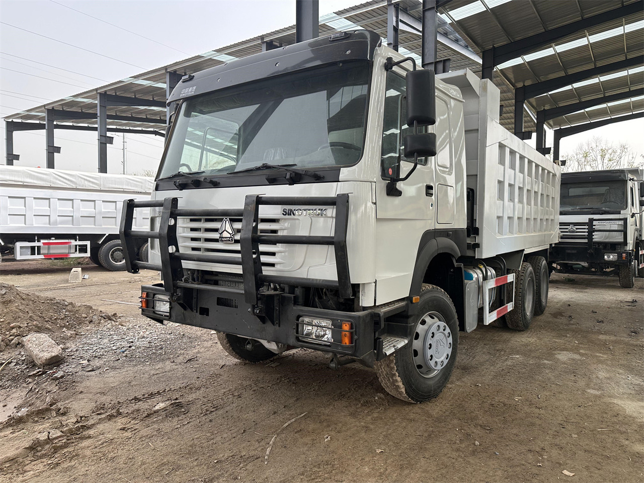 SINOTRUK HOWO Dump truck 371 6x4 - Xe ben: hình 1 SINOTRUK HOWO Dump truck 371 6x4 - Xe ben: hình 1