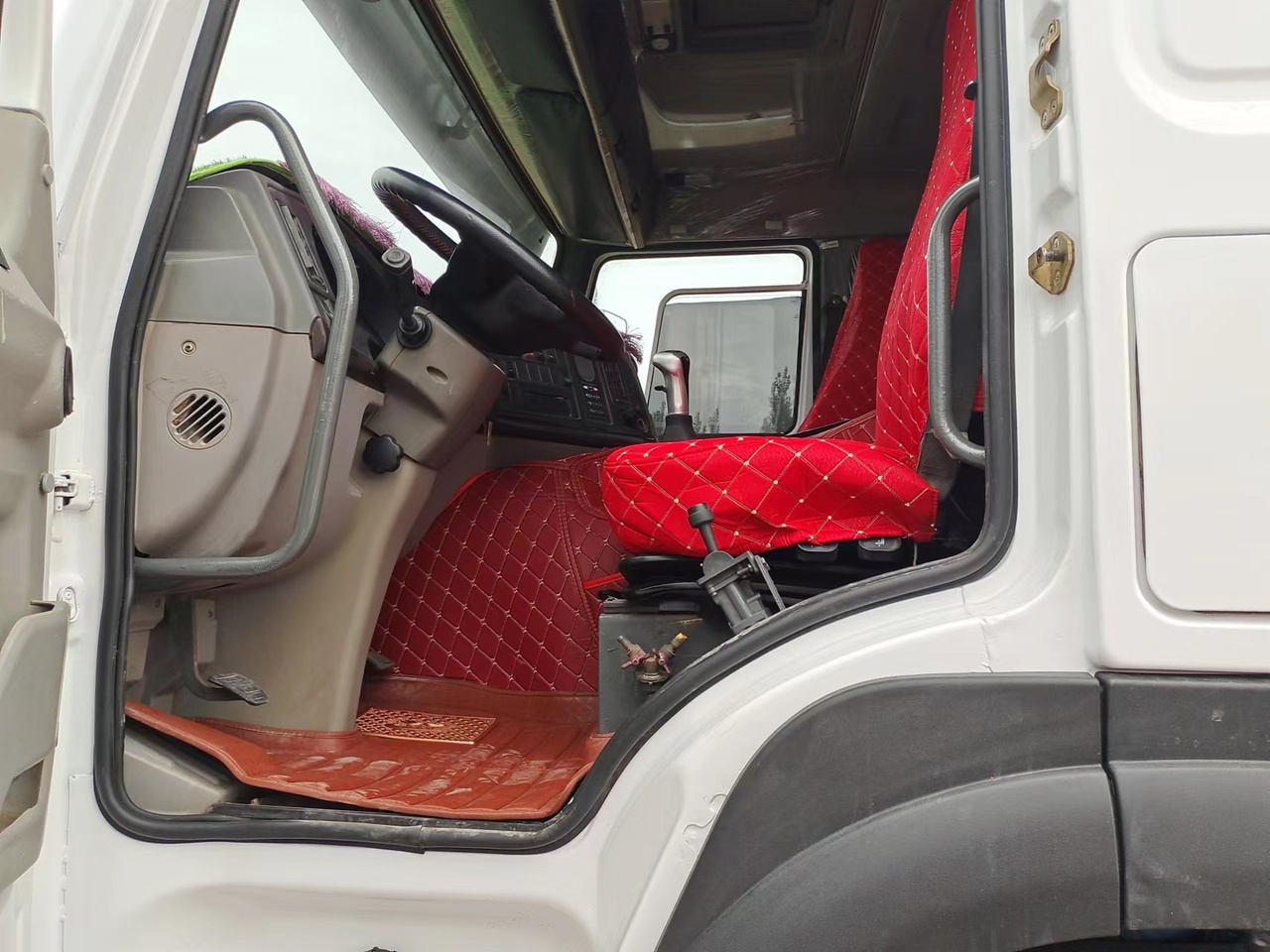 SINOTRUK HOWO Dump truck 371 6x4 - Xe ben: hình 5 SINOTRUK HOWO Dump truck 371 6x4 - Xe ben: hình 5