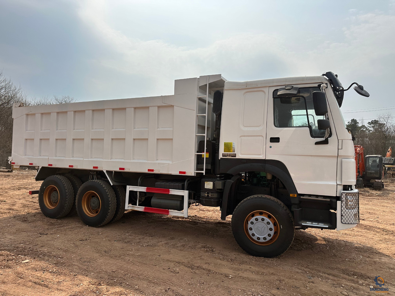 SINOTRUK HOWO Dump truck 371 6x4 - Xe ben: hình 2 SINOTRUK HOWO Dump truck 371 6x4 - Xe ben: hình 2