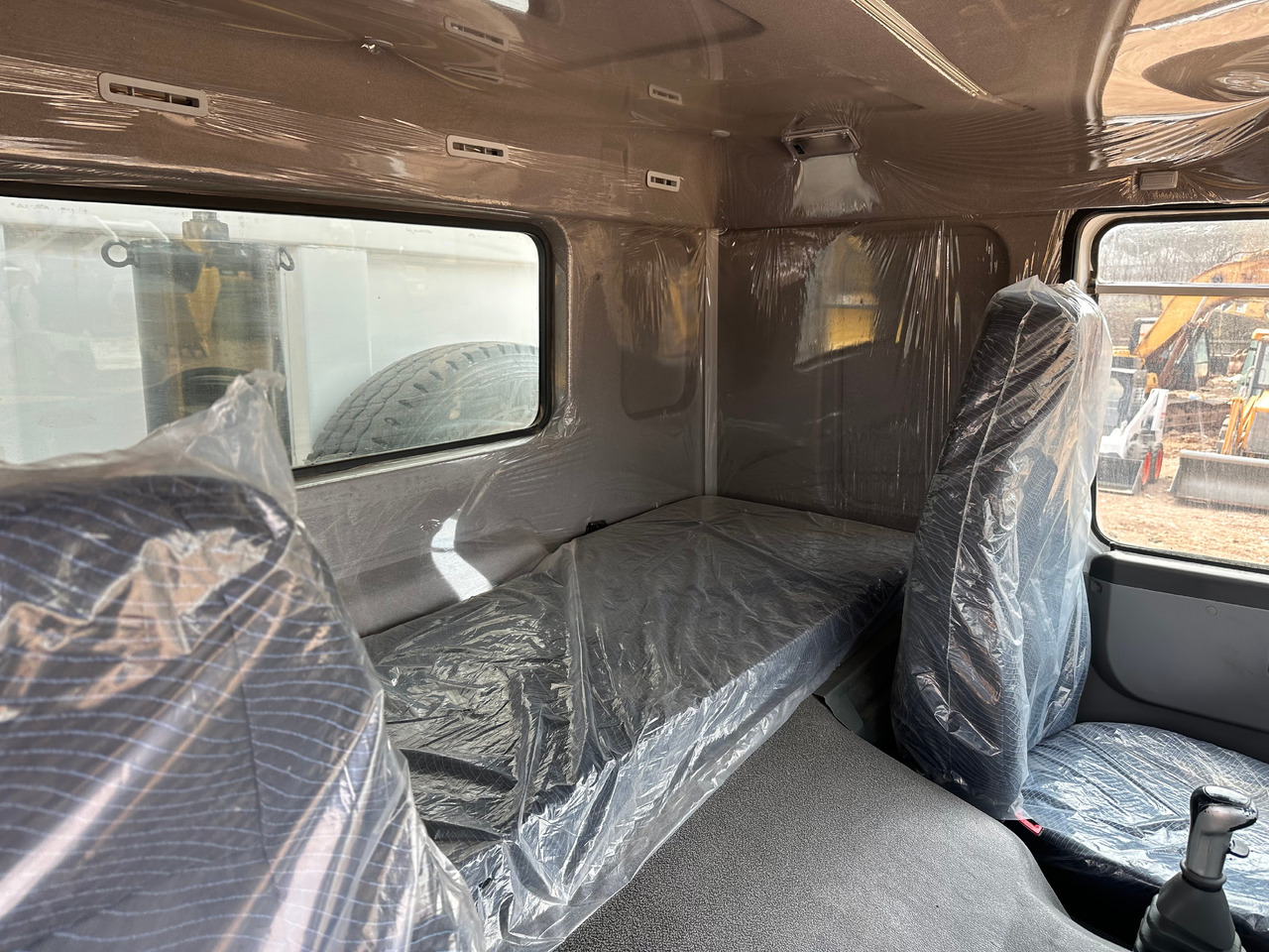 SINOTRUK HOWO Dump truck 371 6x4 - Xe ben: hình 3 SINOTRUK HOWO Dump truck 371 6x4 - Xe ben: hình 3