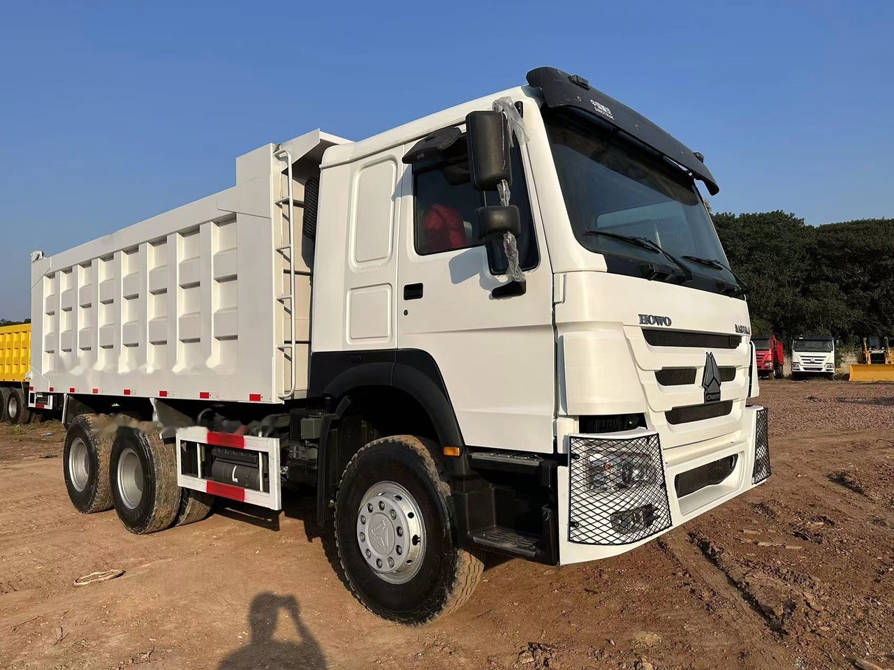SINOTRUK HOWO HOWO 371 6x4 - Xe ben: hình 4 SINOTRUK HOWO HOWO 371 6x4 - Xe ben: hình 4
