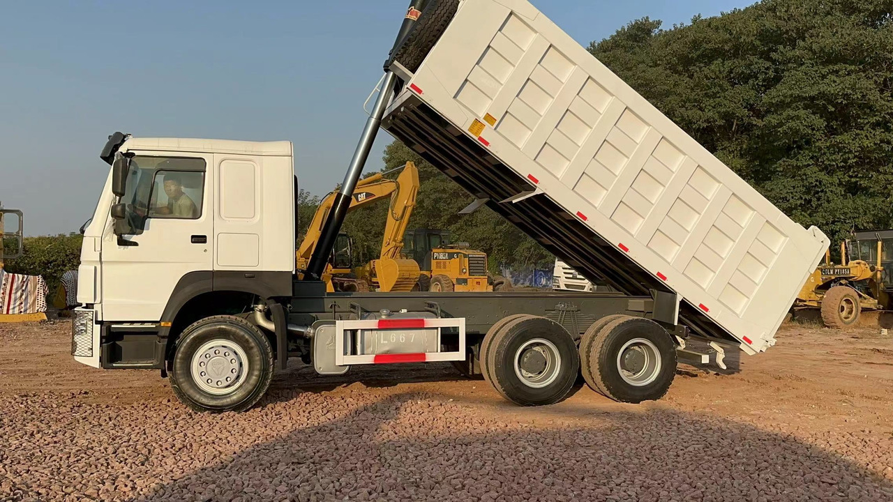 SINOTRUK HOWO HOWO 371 6x4 - Xe ben: hình 4 SINOTRUK HOWO HOWO 371 6x4 - Xe ben: hình 4