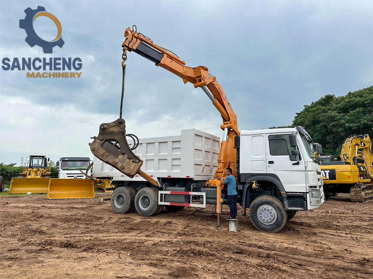 SINOTRUK Howo 371 6x4 crane truck - Xe cẩu tự hành: hình 3 SINOTRUK Howo 371 6x4 crane truck - Xe cẩu tự hành: hình 3