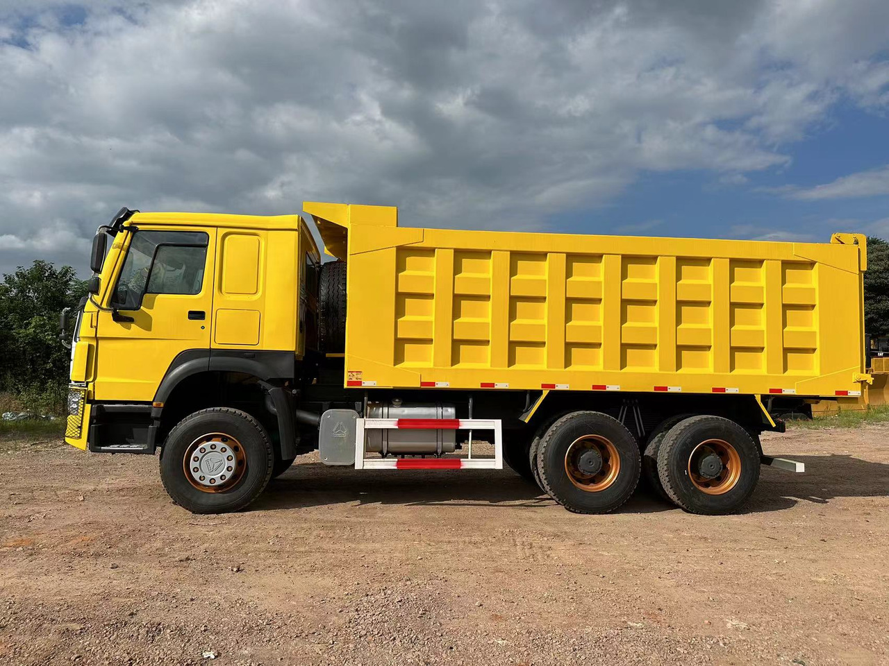 SINOTRUK Howo 371 Dump truck - Xe ben: hình 4 SINOTRUK Howo 371 Dump truck - Xe ben: hình 4