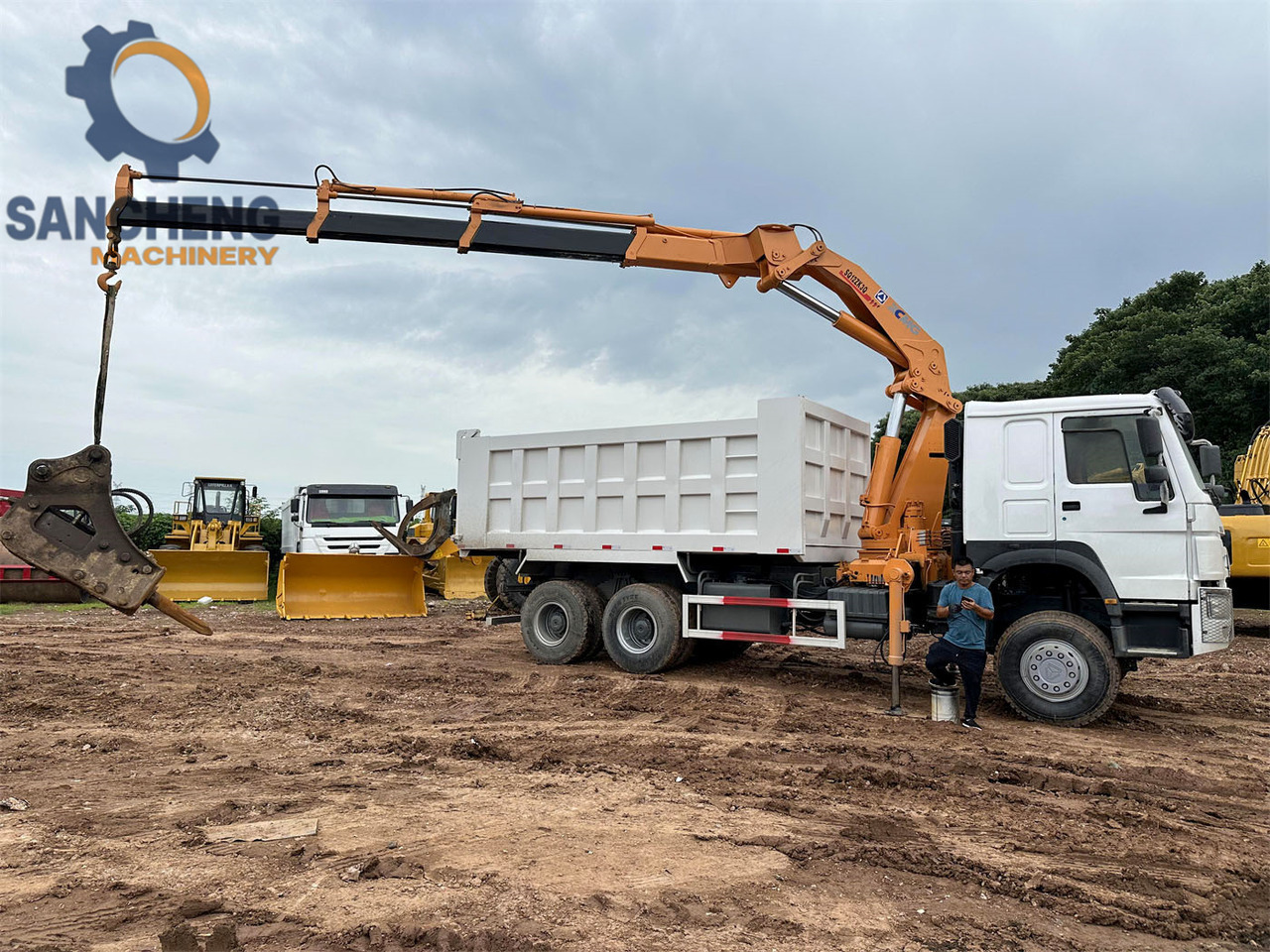 SINOTRUK Howo 371hp 6x4 crane truck - Xe cẩu tự hành: hình 5 SINOTRUK Howo 371hp 6x4 crane truck - Xe cẩu tự hành: hình 5