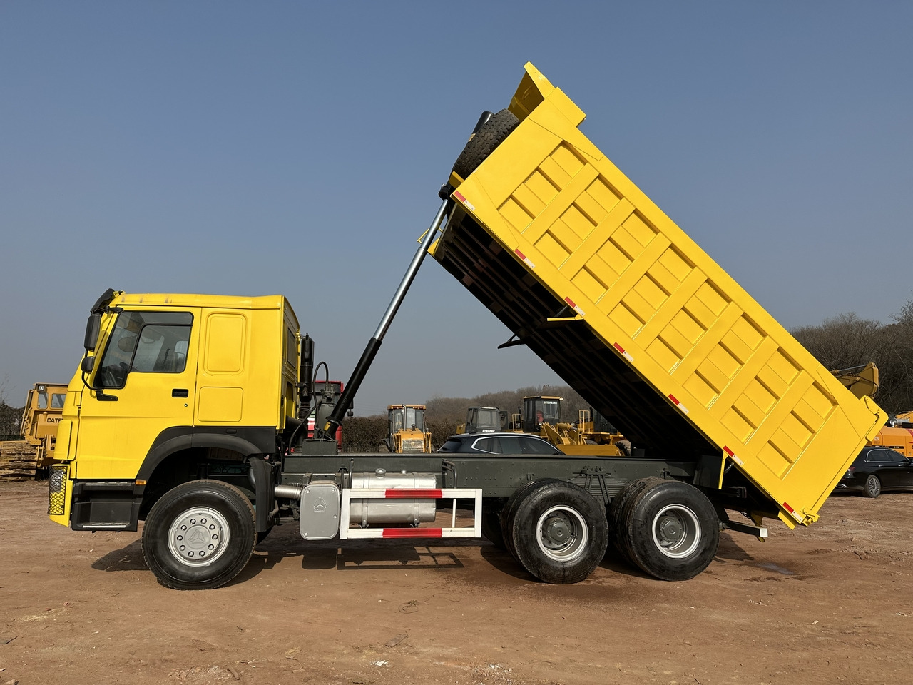 SINOTRUK Howo 6x4 Dump truck 371hp - Xe ben: hình 5 SINOTRUK Howo 6x4 Dump truck 371hp - Xe ben: hình 5
