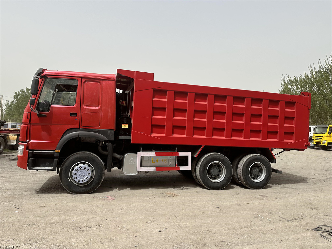 SINOTRUK Howo Dump truck 371 - Xe ben: hình 3 SINOTRUK Howo Dump truck 371 - Xe ben: hình 3