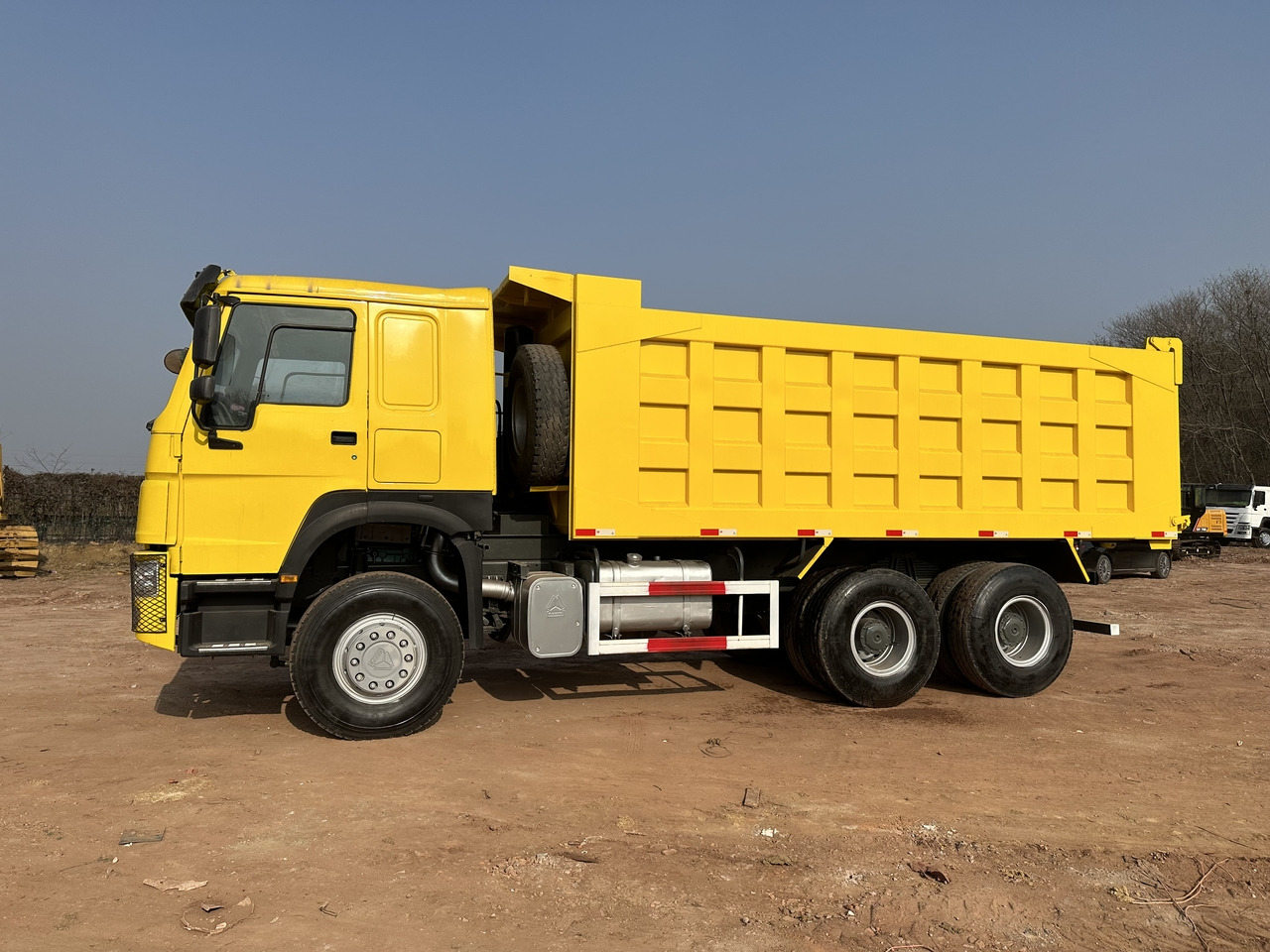 SINOTRUK Howo Dump truck 371 - Xe ben: hình 3 SINOTRUK Howo Dump truck 371 - Xe ben: hình 3