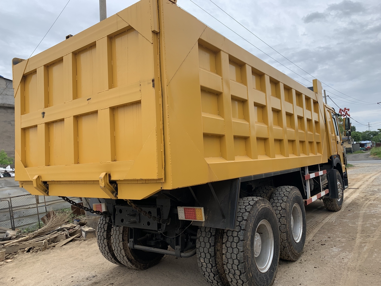 SINOTRUK Howo Dump truck 371 - Xe ben: hình 2 SINOTRUK Howo Dump truck 371 - Xe ben: hình 2