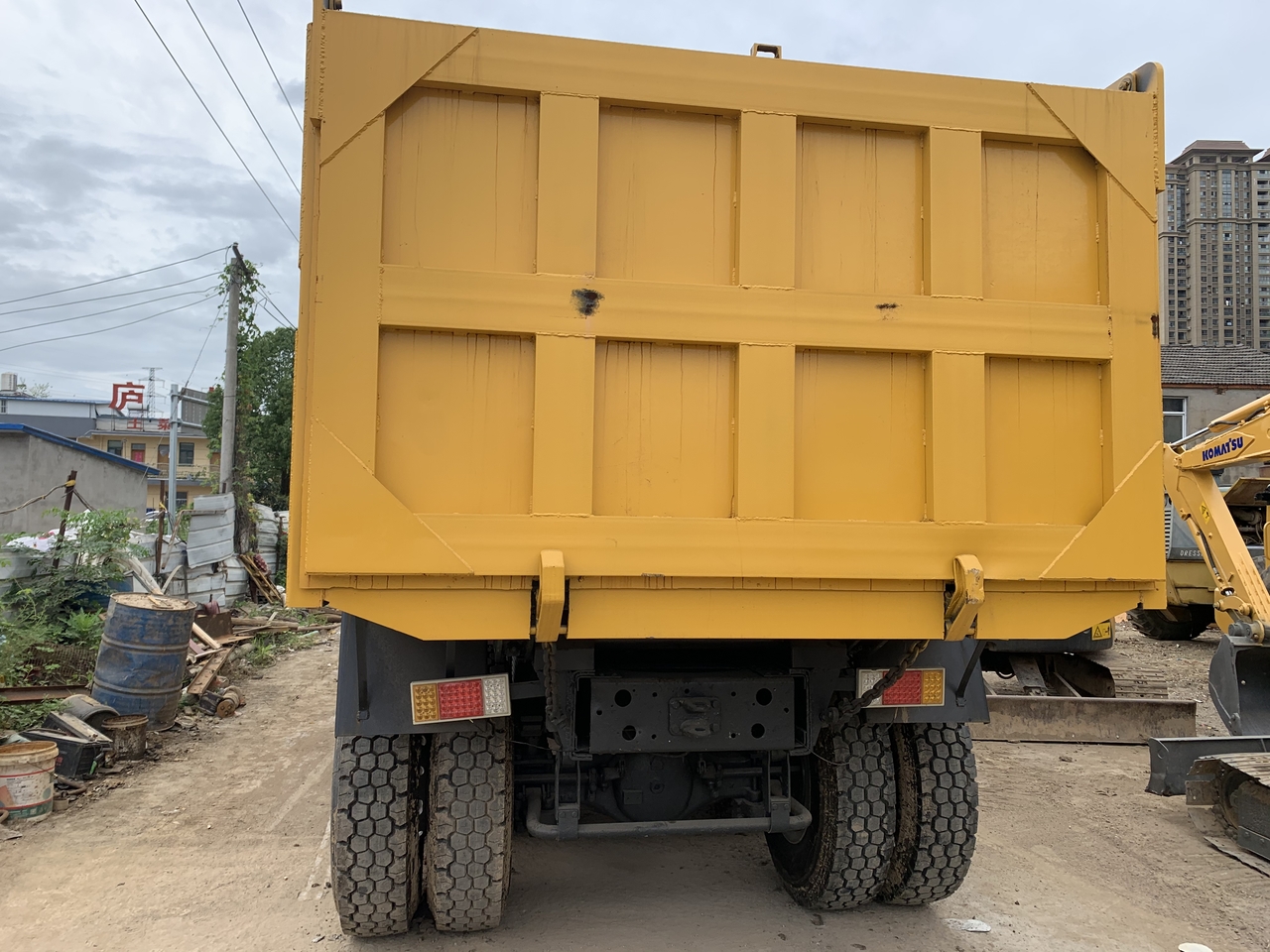 SINOTRUK Howo Dump truck 371 - Xe ben: hình 3 SINOTRUK Howo Dump truck 371 - Xe ben: hình 3