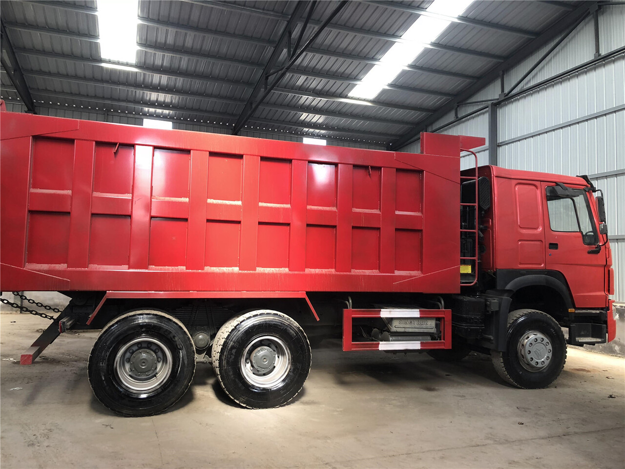 SINOTRUK Howo Dump truck 371 - Xe ben: hình 2 SINOTRUK Howo Dump truck 371 - Xe ben: hình 2