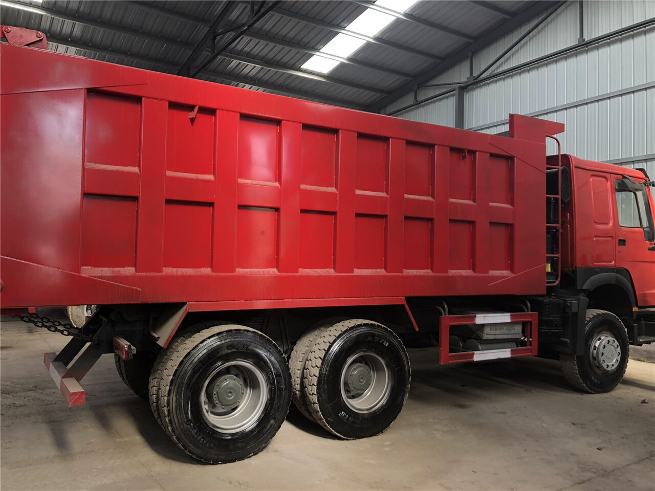 SINOTRUK Howo Dump truck 371 - Xe ben: hình 3 SINOTRUK Howo Dump truck 371 - Xe ben: hình 3