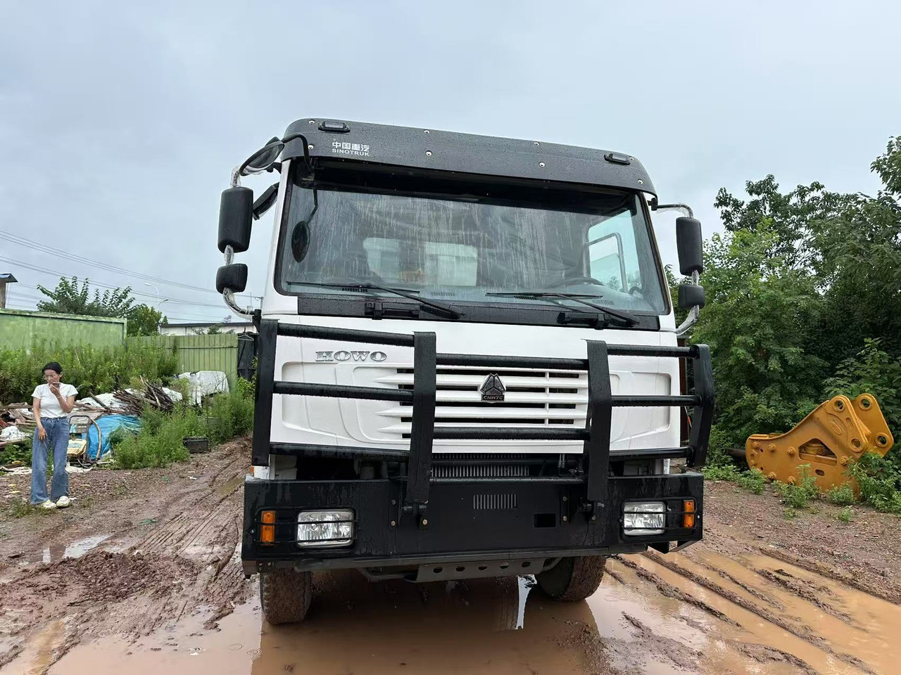 Sinotruk HOWO 371hp 8x4 - Xe ben: hình 2 Sinotruk HOWO 371hp 8x4 - Xe ben: hình 2