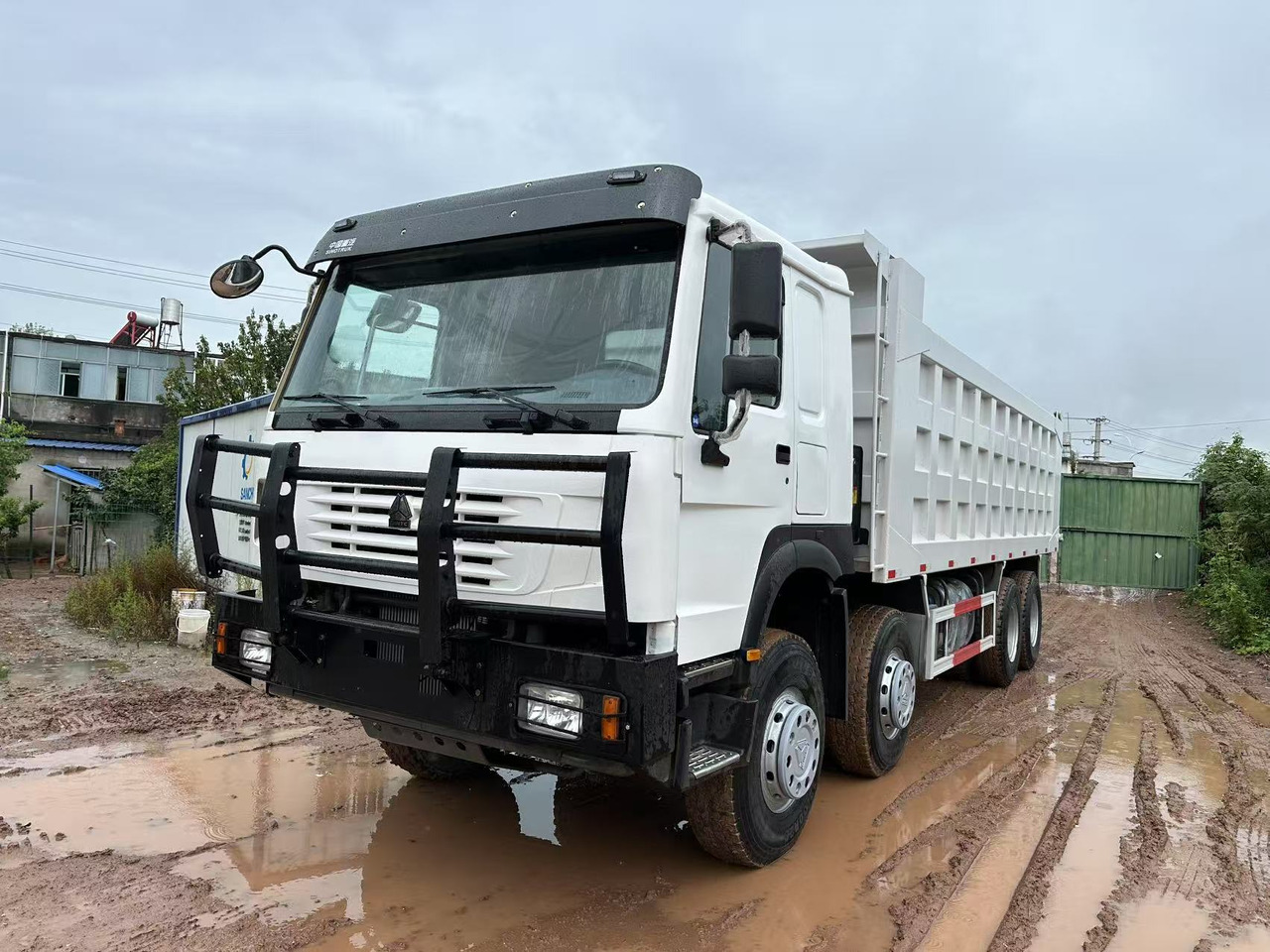 Sinotruk HOWO 371hp 8x4 tipper truck - Xe ben: hình 1 Sinotruk HOWO 371hp 8x4 tipper truck - Xe ben: hình 1