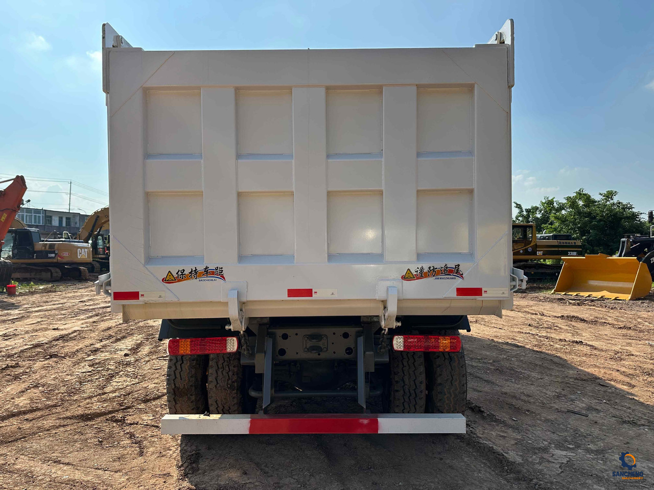 Sinotruk HOWO 400HP With Bumper 6X4 - Xe ben: hình 5 Sinotruk HOWO 400HP With Bumper 6X4 - Xe ben: hình 5