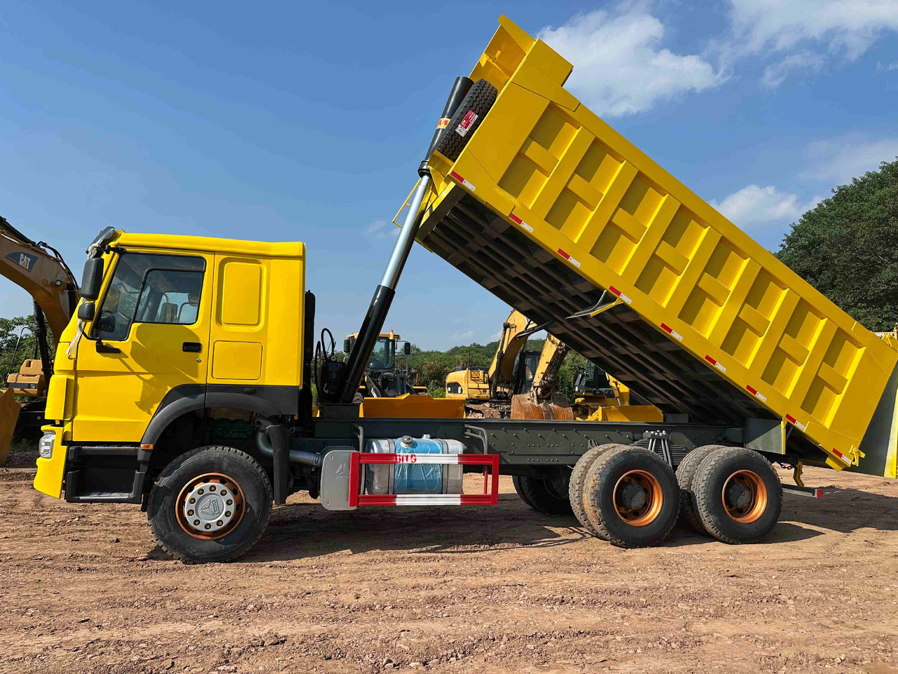 Sinotruk HOWO 400hp 6X4 - Xe ben: hình 2 Sinotruk HOWO 400hp 6X4 - Xe ben: hình 2