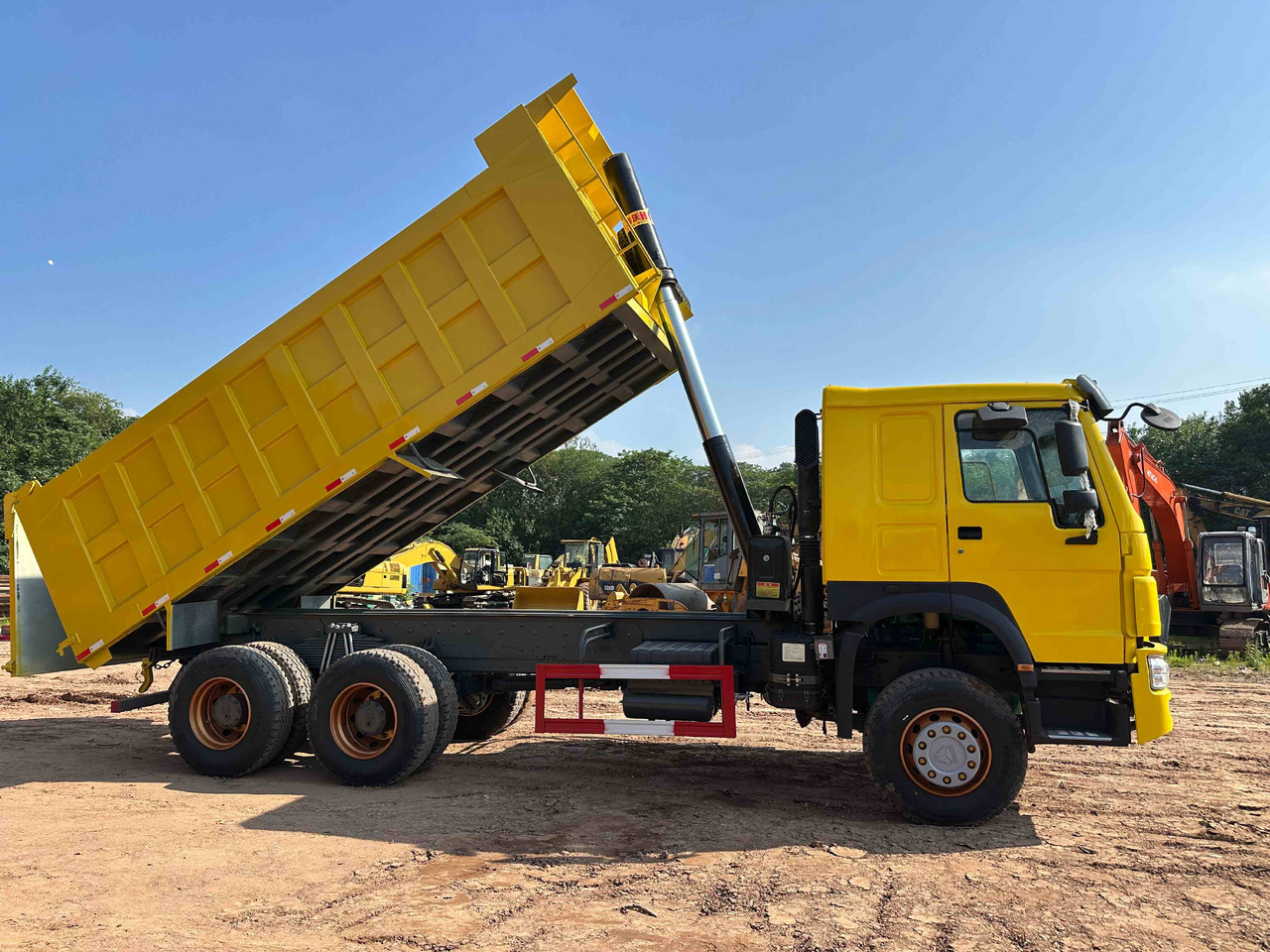 Sinotruk HOWO 400hp 6X4 - Xe ben: hình 4 Sinotruk HOWO 400hp 6X4 - Xe ben: hình 4