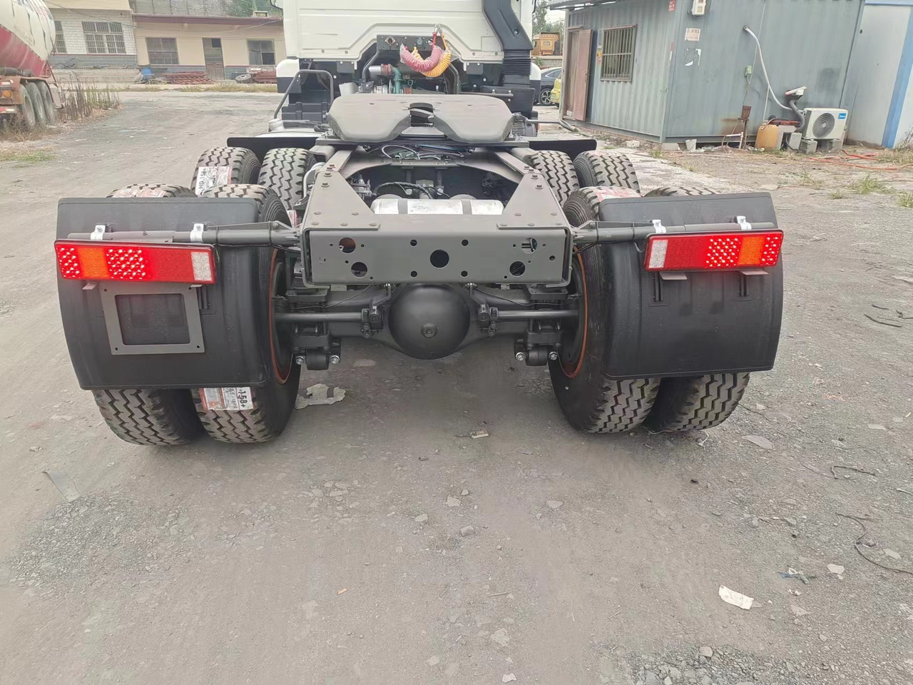 SINOTRUK HOWO 371hp 6X4 Tractor unit - Xe đầu kéo: hình 5 SINOTRUK HOWO 371hp 6X4 Tractor unit - Xe đầu kéo: hình 5