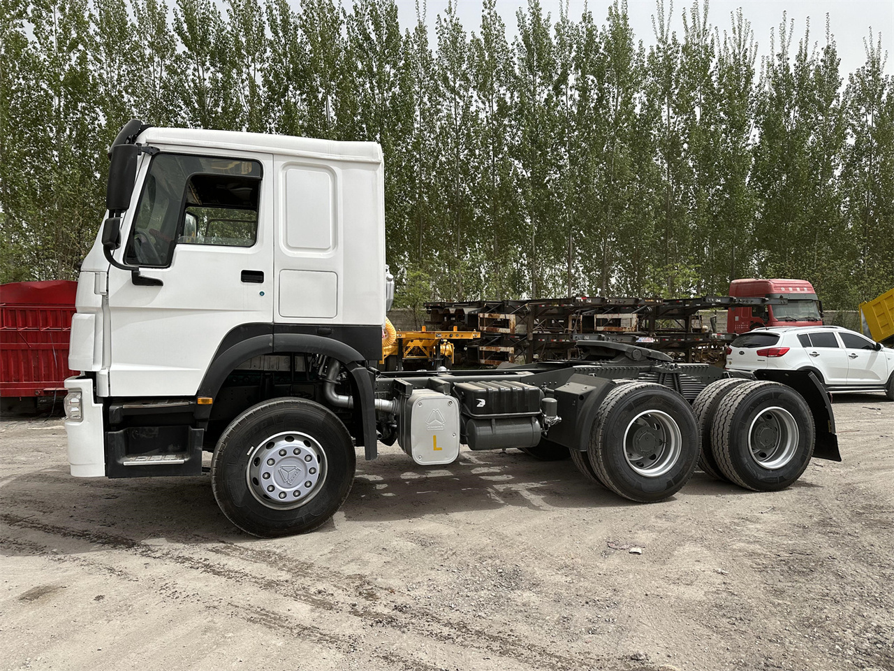 SINOTRUK Howo 371 Truck Head - Xe đầu kéo: hình 5 SINOTRUK Howo 371 Truck Head - Xe đầu kéo: hình 5