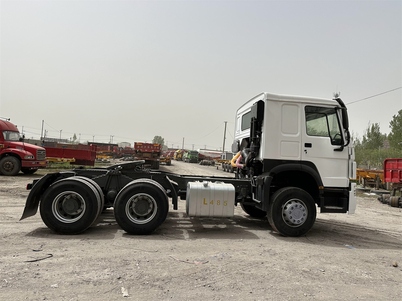SINOTRUK Howo 371 Truck Head - Xe đầu kéo: hình 3 SINOTRUK Howo 371 Truck Head - Xe đầu kéo: hình 3