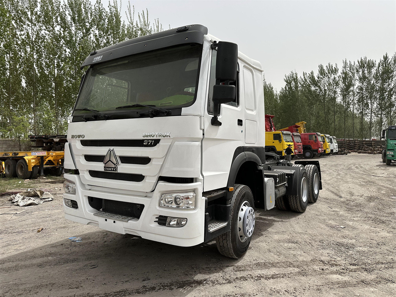 SINOTRUK Howo 371hp Truck Head - Xe đầu kéo: hình 2 SINOTRUK Howo 371hp Truck Head - Xe đầu kéo: hình 2