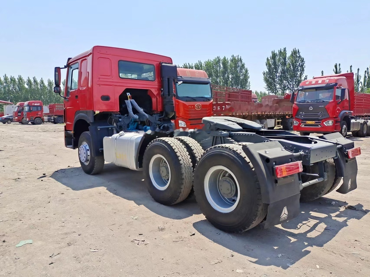 SINOTRUK Howo tractor unit 420hp 6x4 - Xe đầu kéo: hình 3 SINOTRUK Howo tractor unit 420hp 6x4 - Xe đầu kéo: hình 3
