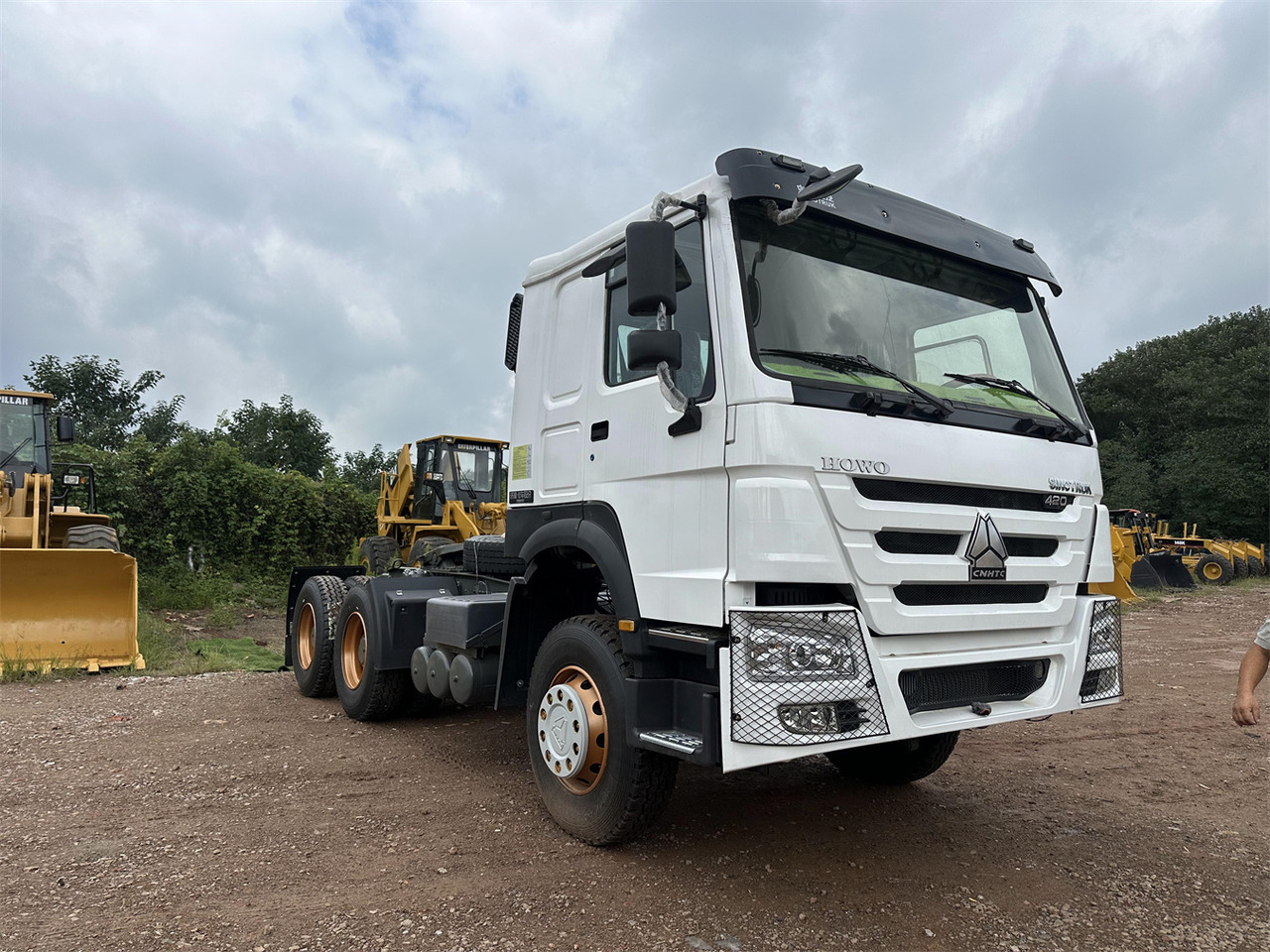 SINOTRUK Howo tractor unit 420hp - Xe đầu kéo: hình 1 SINOTRUK Howo tractor unit 420hp - Xe đầu kéo: hình 1