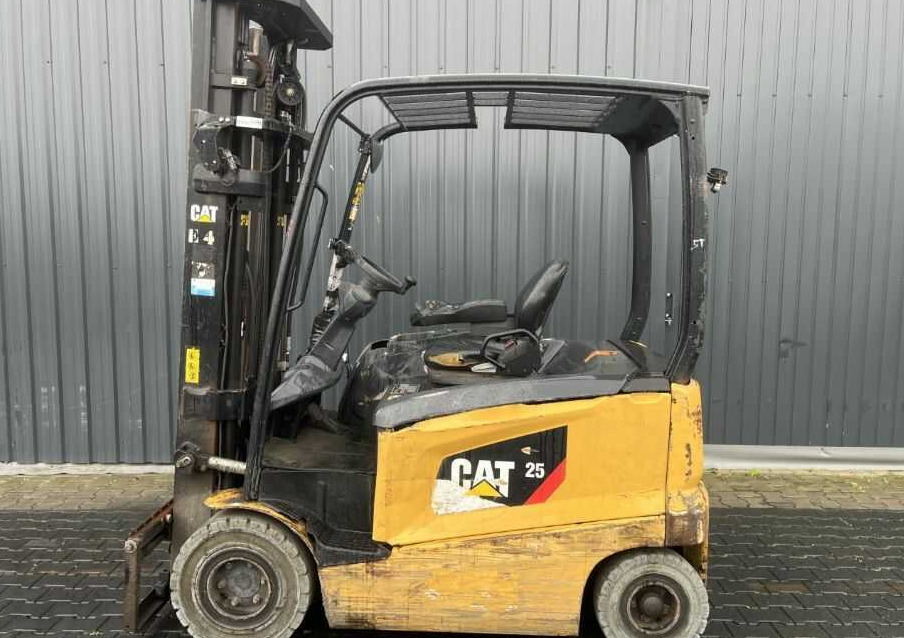 CAT Lift Trucks EP25CN - Xe nâng điện: hình 2 CAT Lift Trucks EP25CN - Xe nâng điện: hình 2