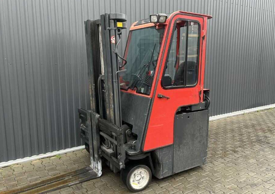 Combilift C2500CBE - Máy chất hàng bên: hình 1 Combilift C2500CBE - Máy chất hàng bên: hình 1